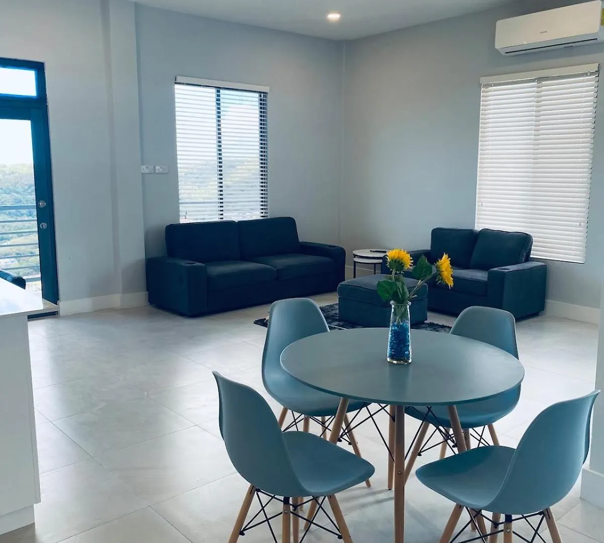 Escape360 Condo 2 - Sea Views, Luxurious & Modern Westerhall Land Settlement