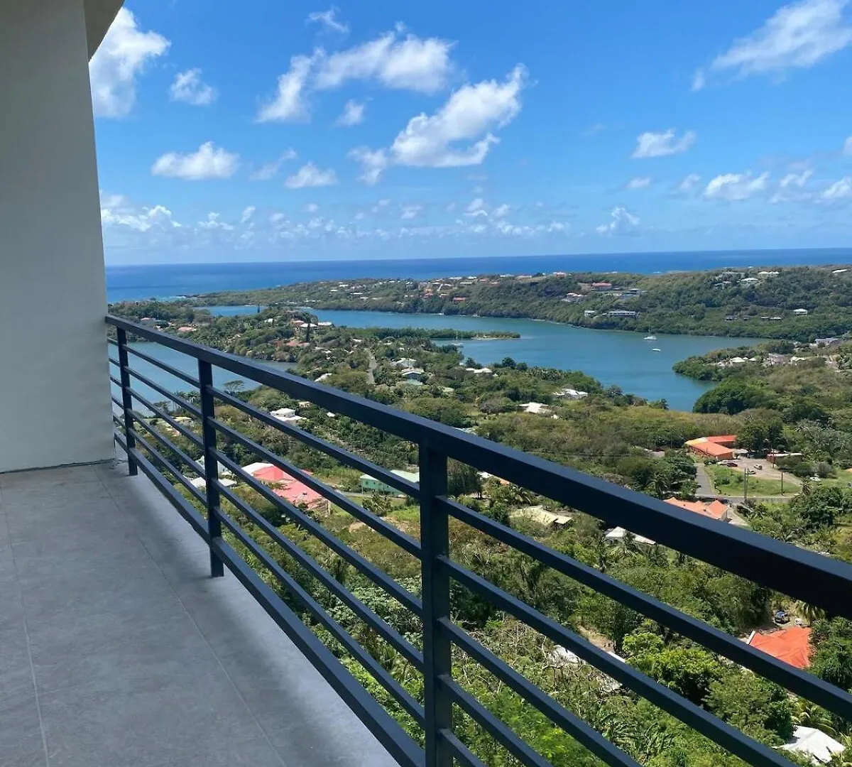 Escape360 Condo 2 - Sea Views, Luxurious & Modern location